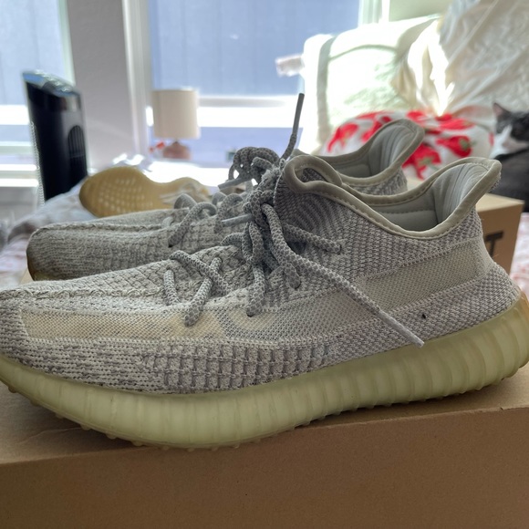 Yeezy Boost 350 - Picture 2 of 5
